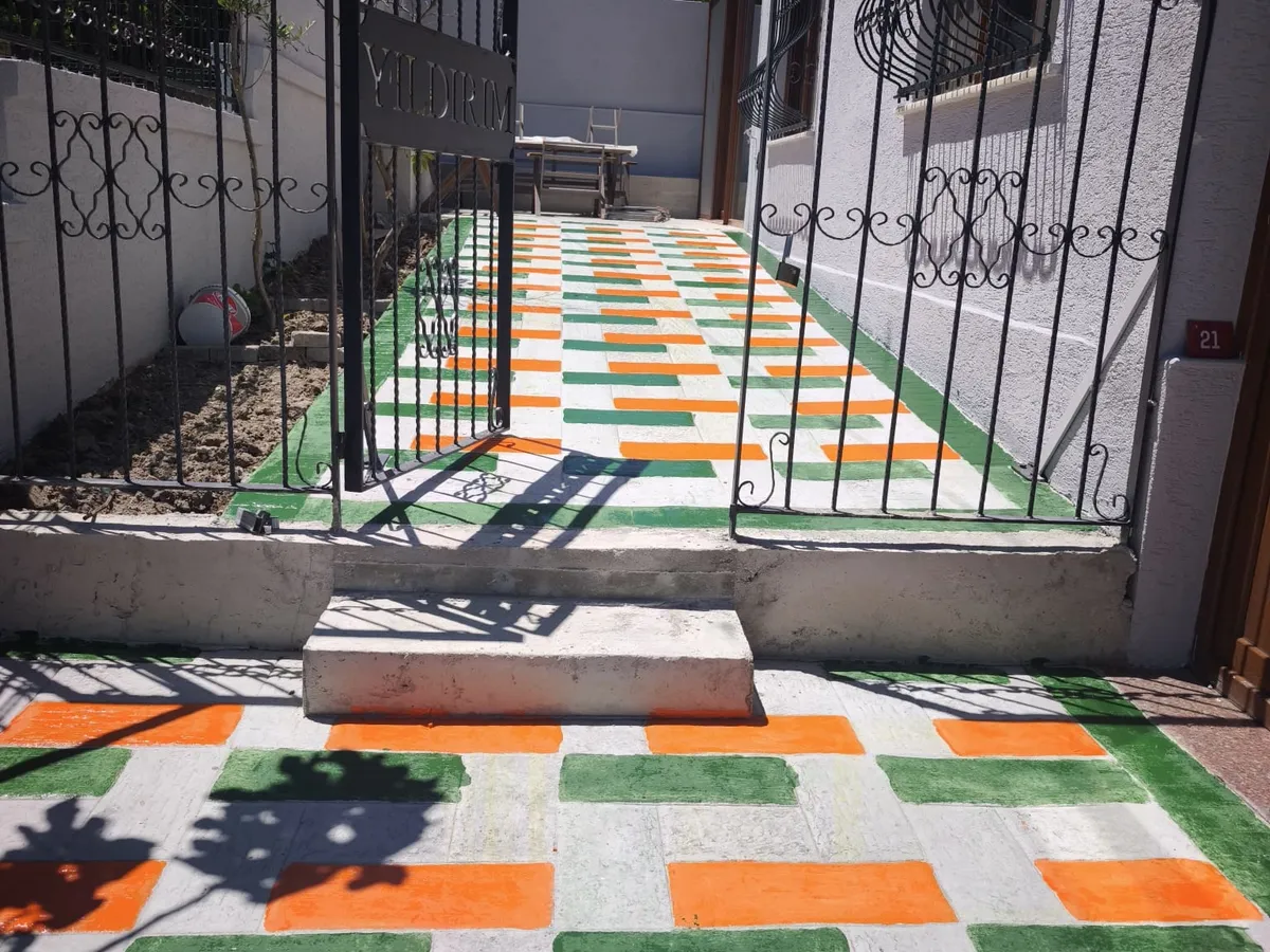Desenli baskı beton dış alan / otopark
