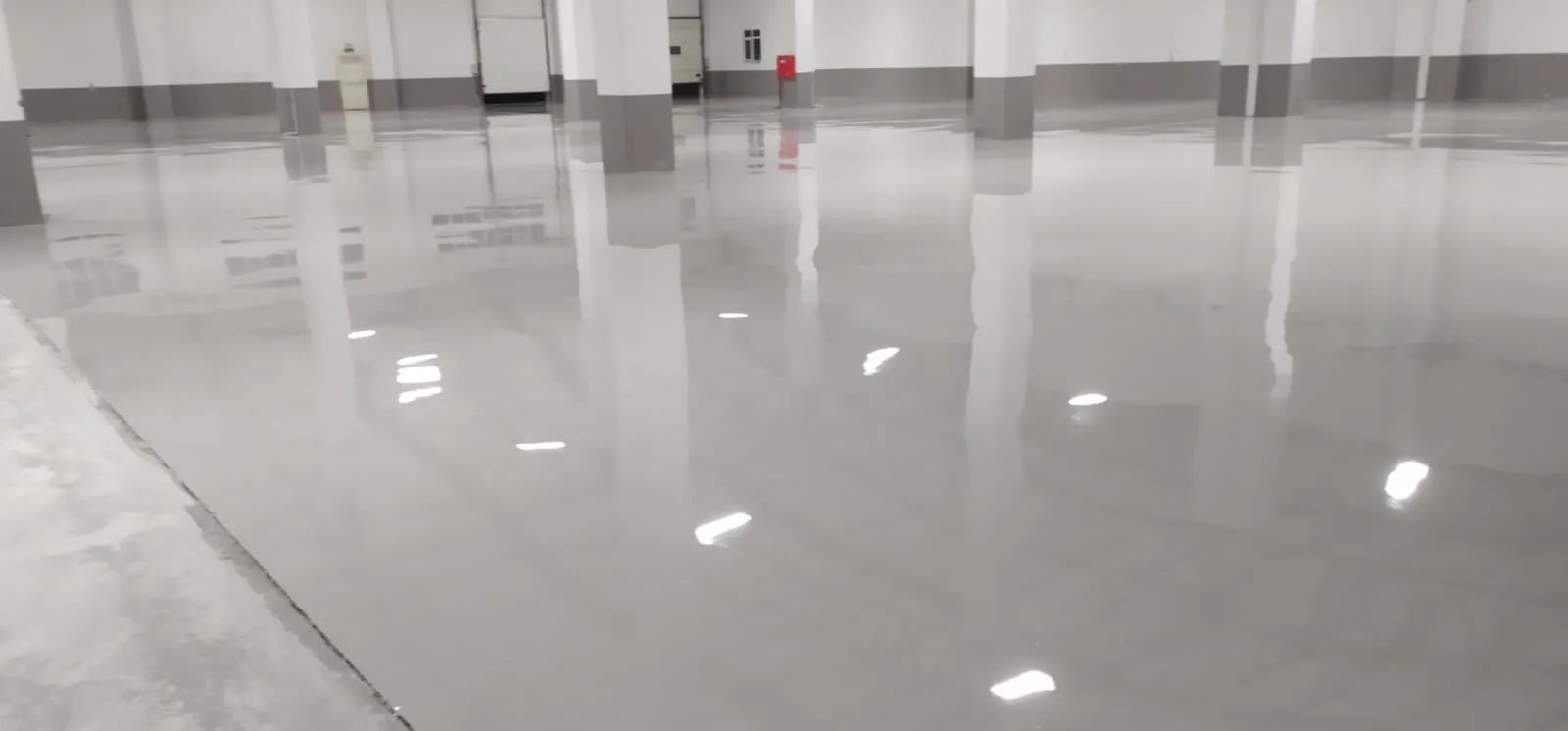 Selfleveling epoksi kaplama, geniş açı montaj salonu